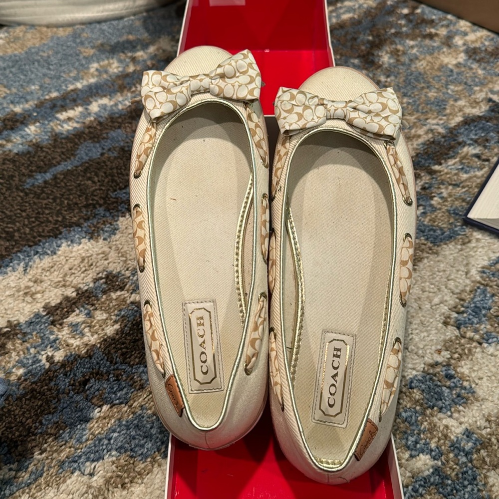 Coach flats